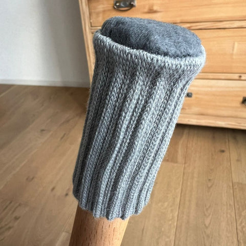 Stuhlsocken Grau am Stuhlbein