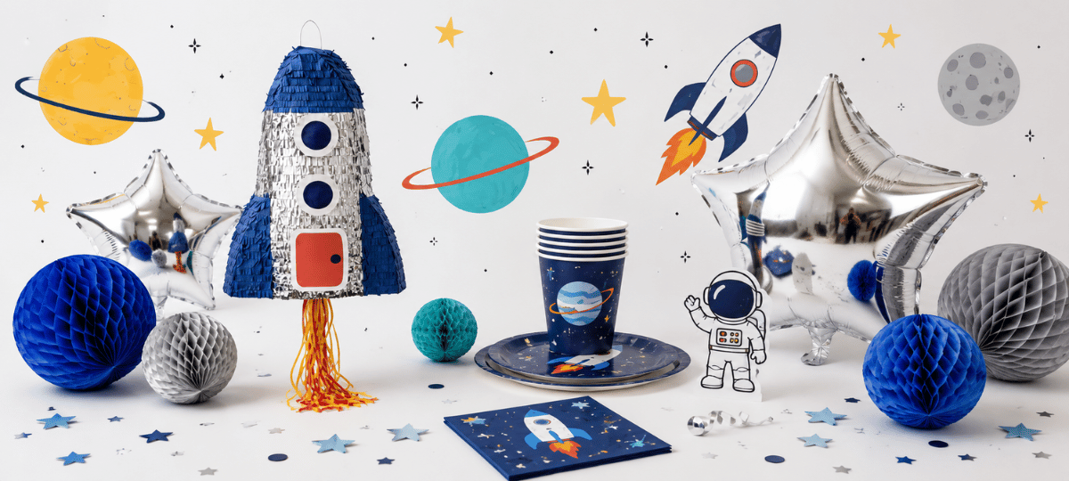Modernes Space-Party-Banner mit Raketen-Piñata, Astronaut, Planeten, Sternballons und Weltraum-Dekoration für einen unvergesslichen Kindergeburtstag.