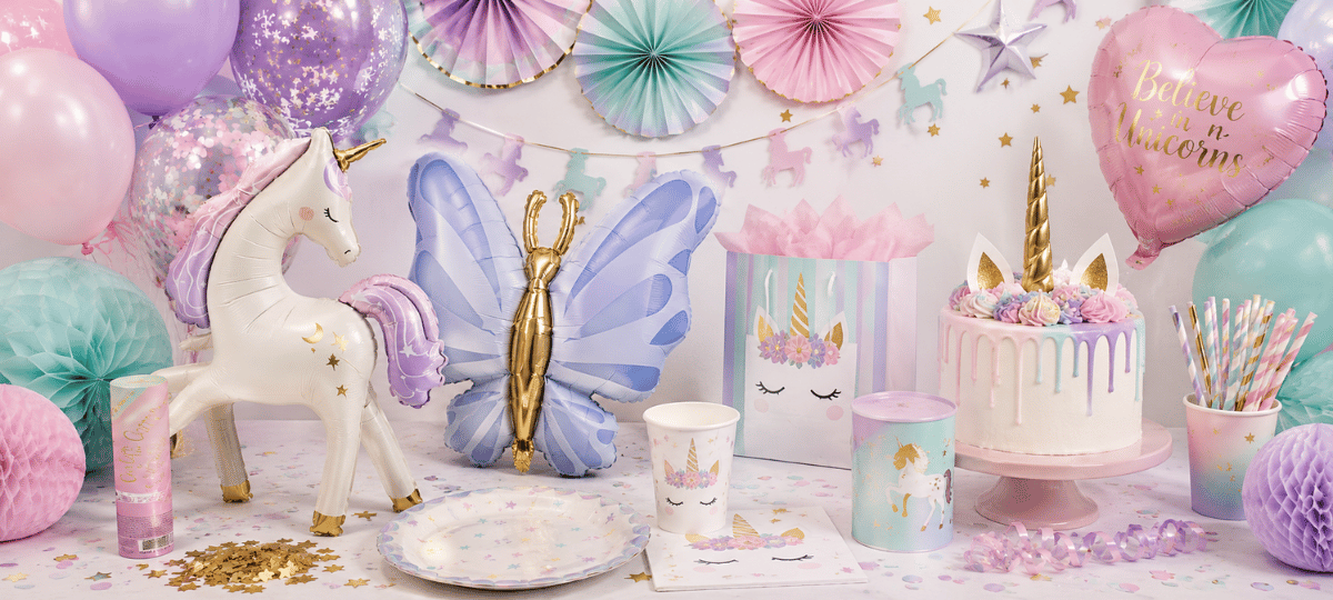 Einhorn Party Dekoration mit Einhorn Folienballon, Schmetterling Ballon, pastellfarbenem Partygeschirr und magischem Partyzubehör für den Kindergeburtstag