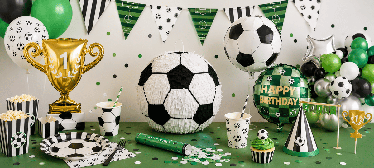 Fussball Party Dekoration mit Fussball Folienballons, Pokalballon, Ballongirlande, Partygeschirr und Deko für Kindergeburtstag