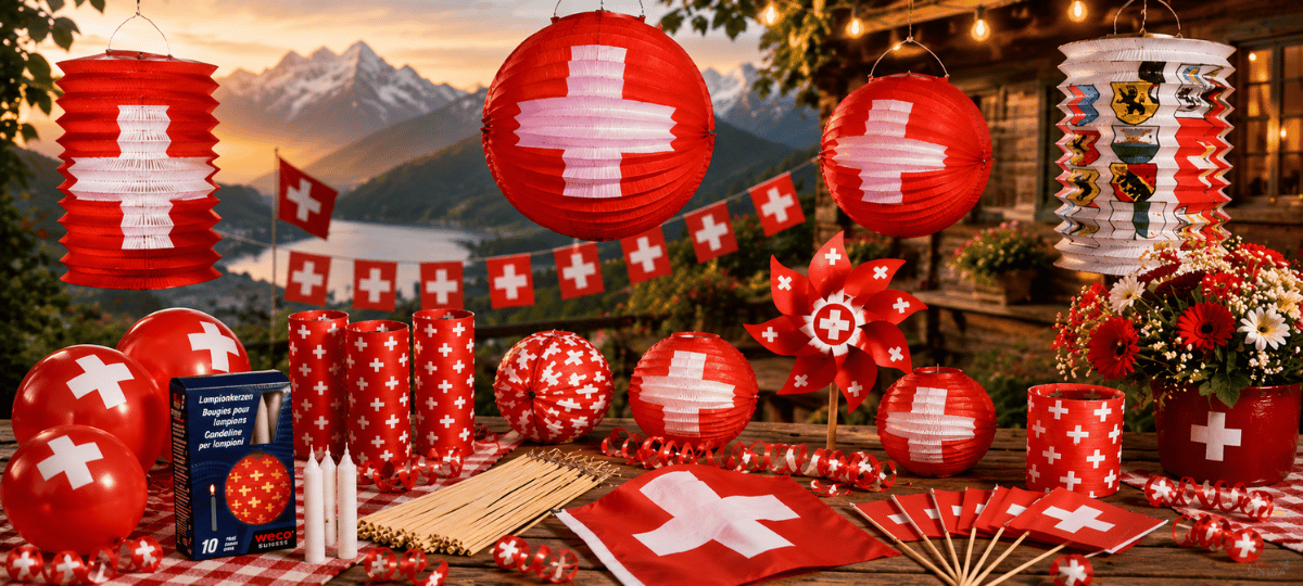Stimmungsvolle 1. August Dekoration mit Schweizer Lampions, Fahnen, Ballons und Tischdeko vor einer idyllischen Alpenkulisse bei Sonnenuntergang.