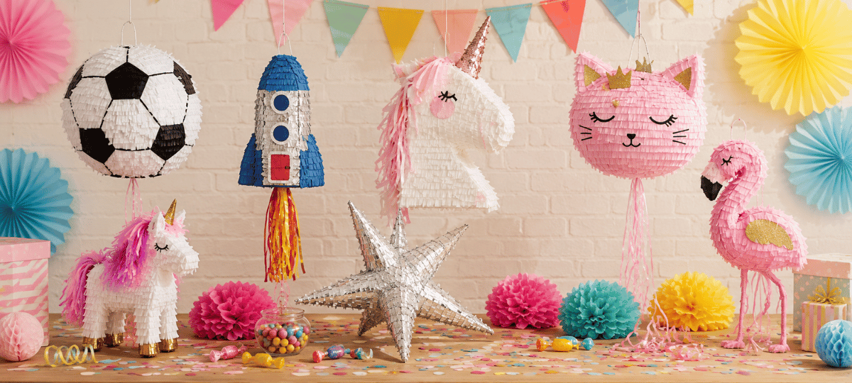 Hochwertiger Piñata-Kategoriebanner mit Einhorn-, Flamingo-, Katzen-, Raketen- und Fussball-Piñatas sowie farbenfroher Partydekoration und Konfetti.